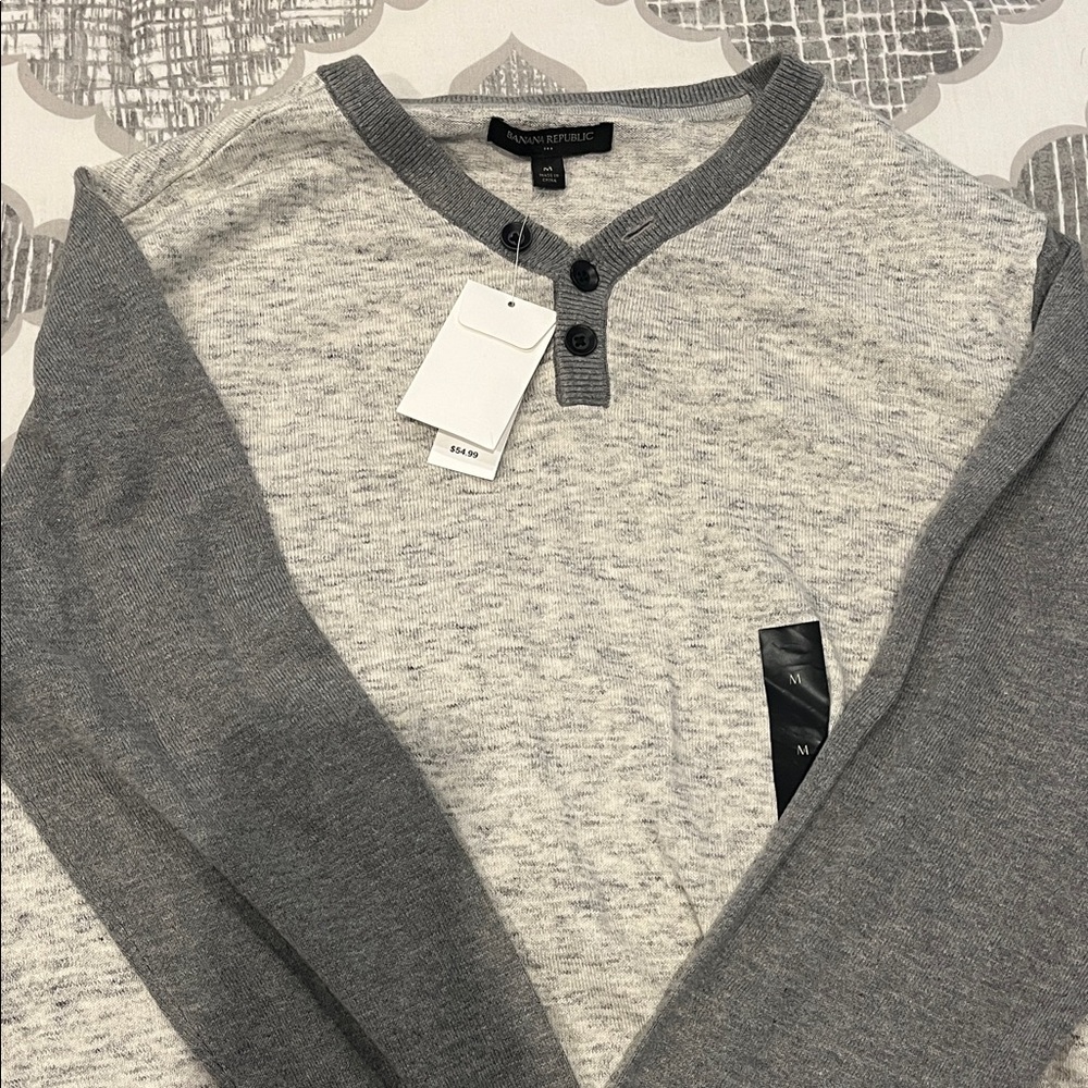 Banana Republic Two-Tone Gray Henley—NWT—size medium